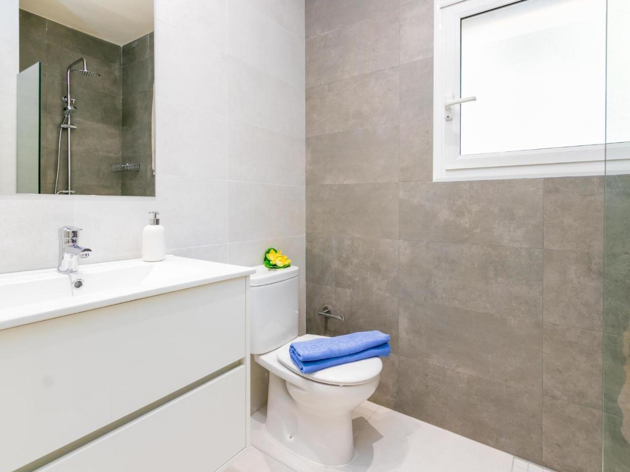 Velazquez-9 By Interhome * Roses